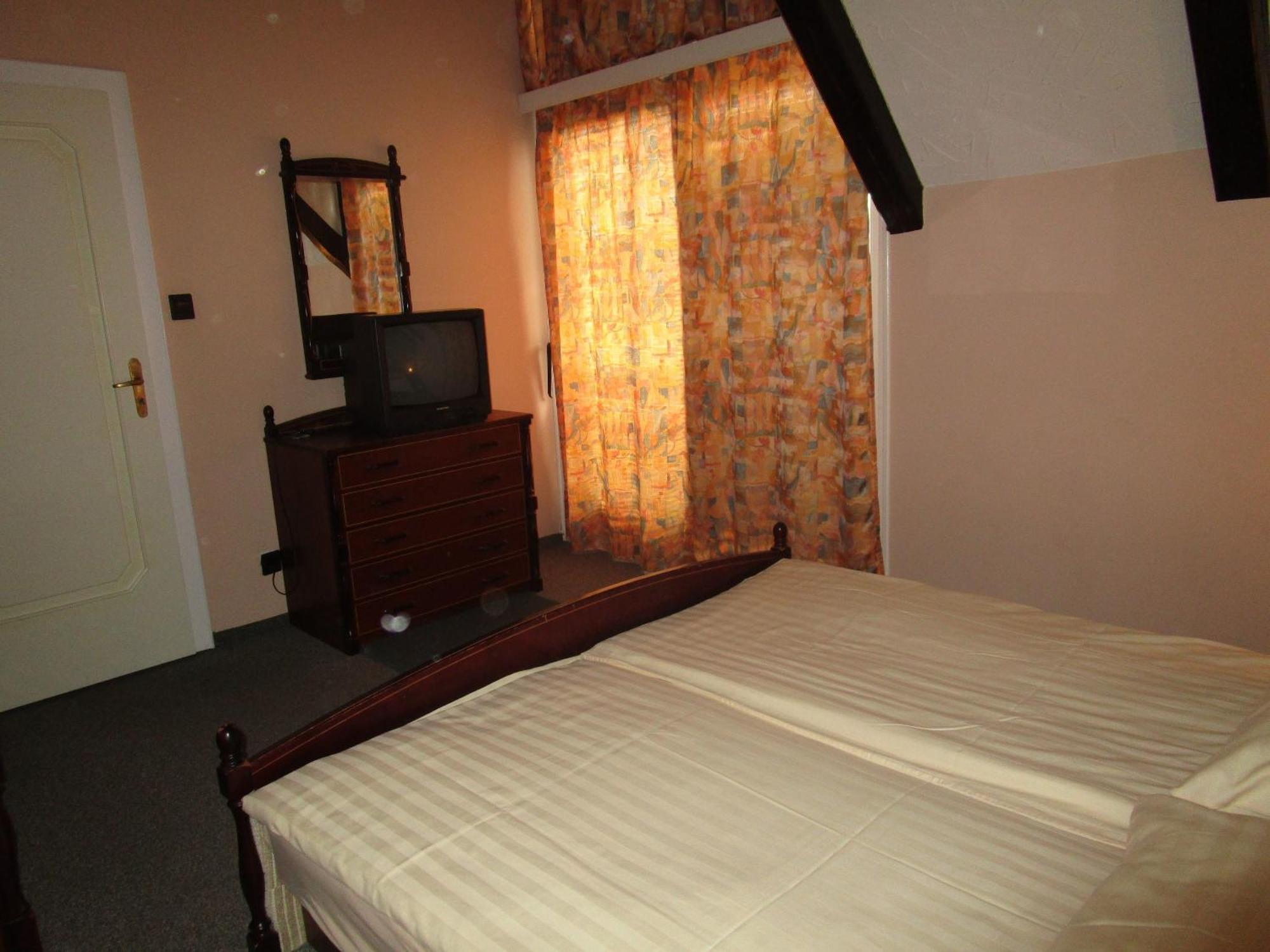 Hotel Haus Sonnenhof Siófok Camera foto