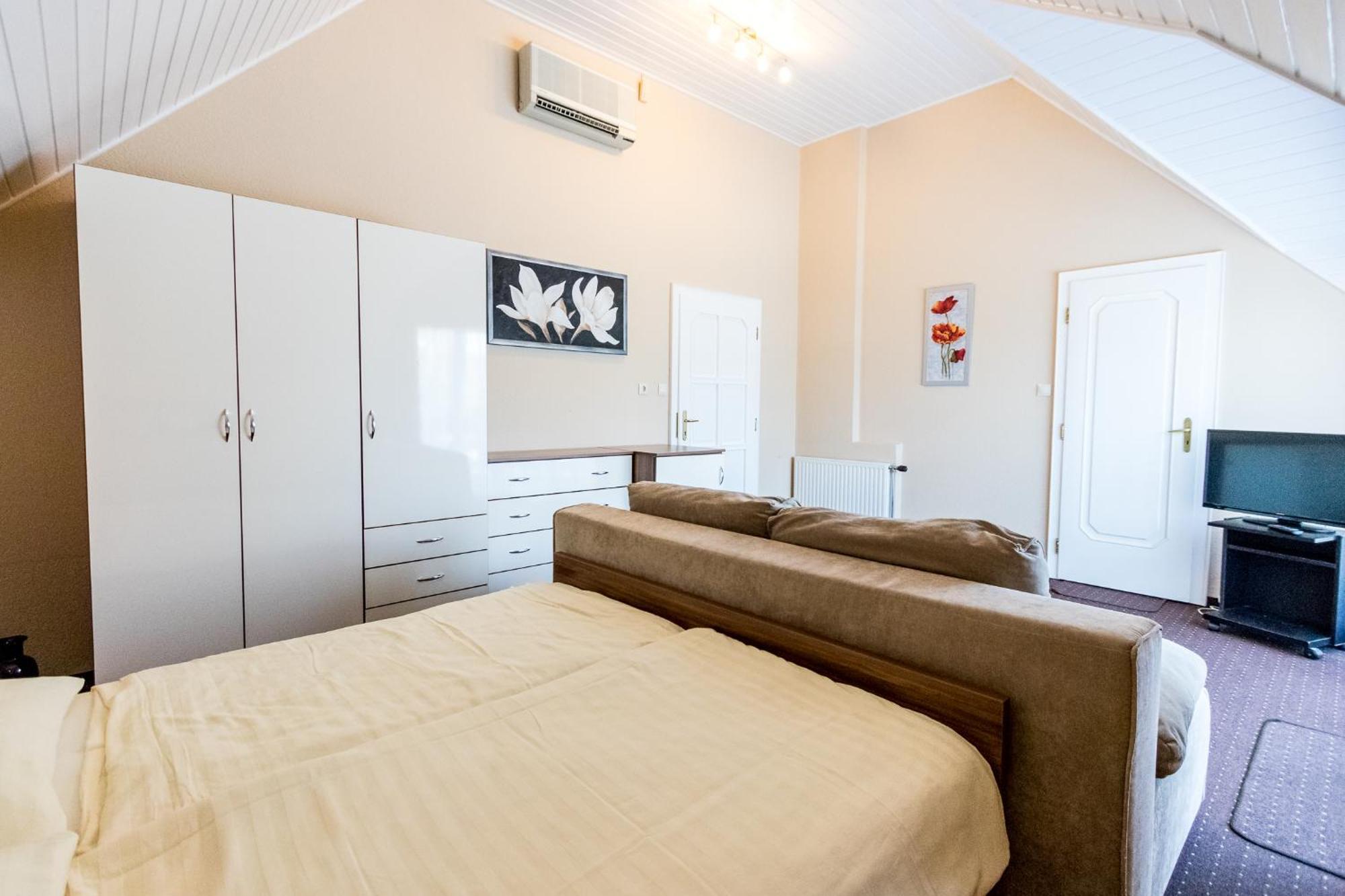 Hotel Haus Sonnenhof Siófok Esterno foto