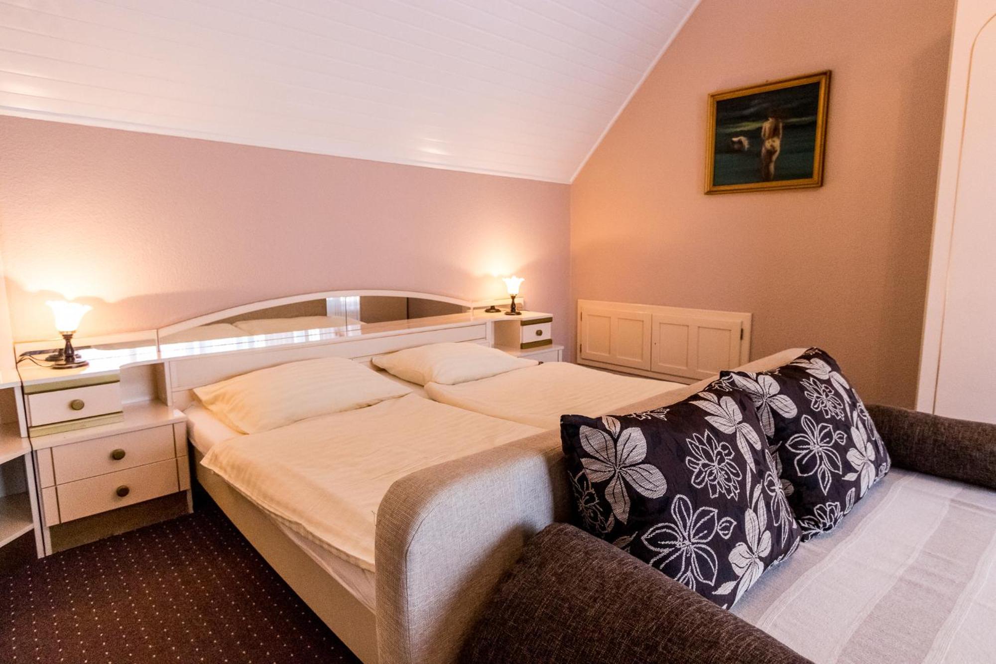Hotel Haus Sonnenhof Siófok Esterno foto